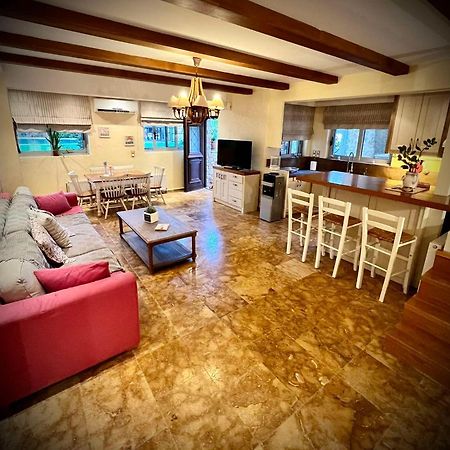 Ένας Ευχάριστος Χώρος Με Πισίνα Villa Pórto Ráfti Екстериор снимка