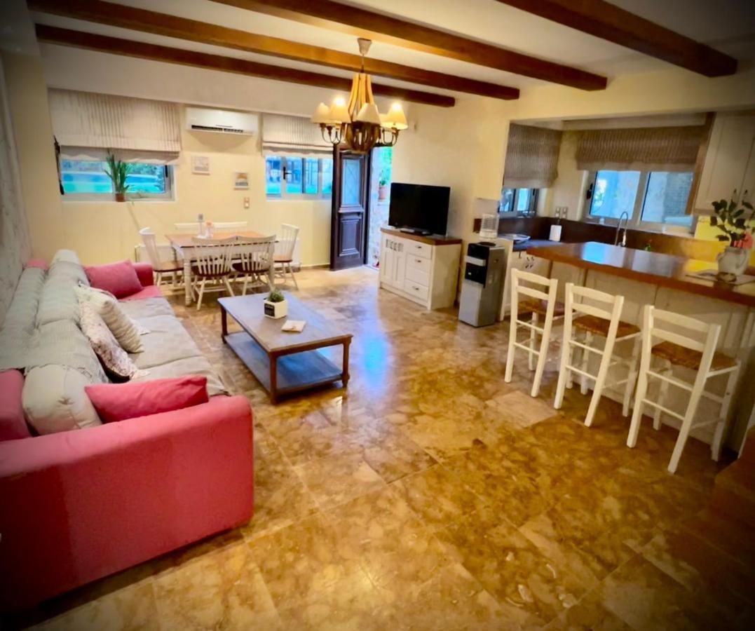 Ένας Ευχάριστος Χώρος Με Πισίνα Villa Pórto Ráfti Екстериор снимка
